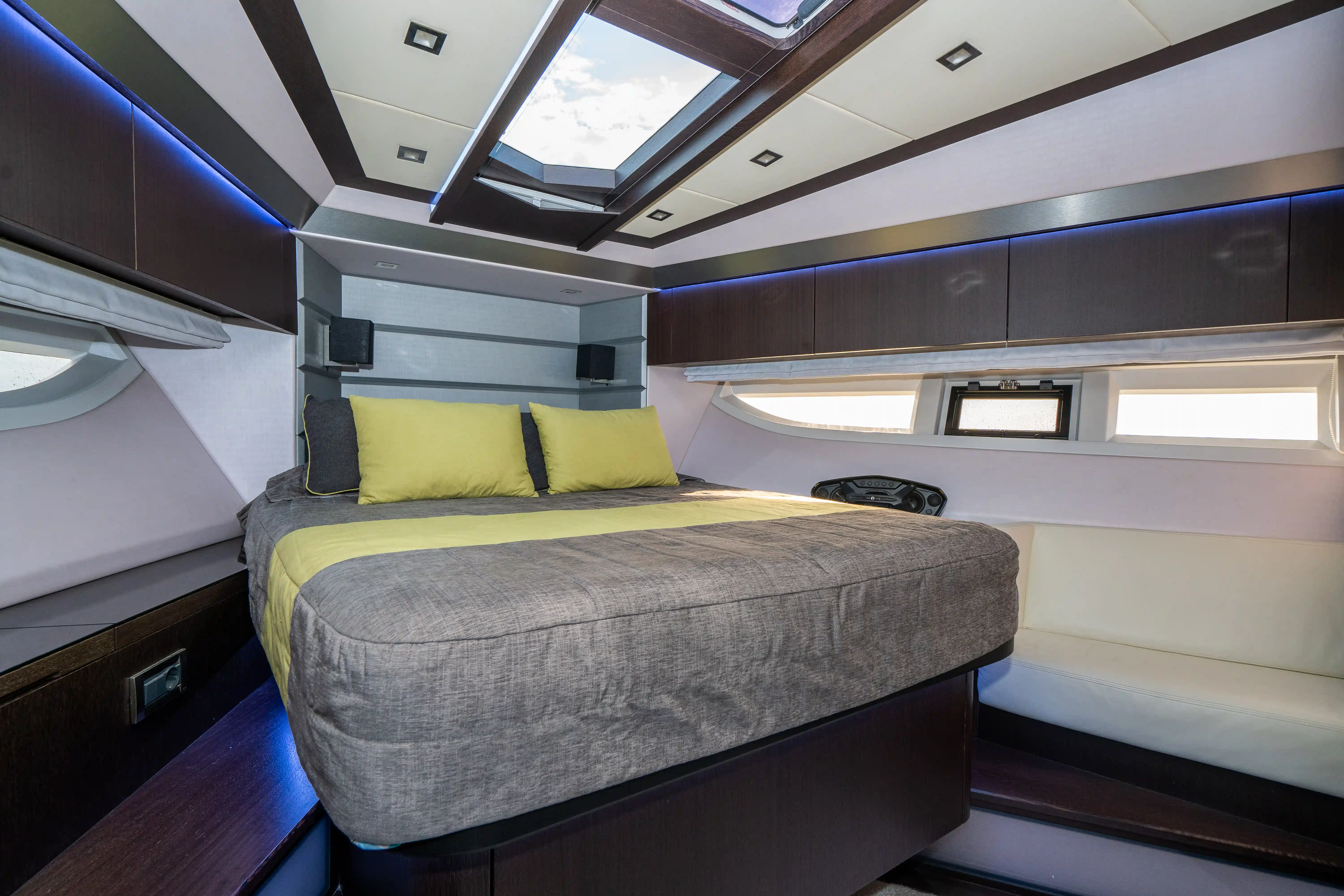 Яхта  «Galeon 640» image- 27